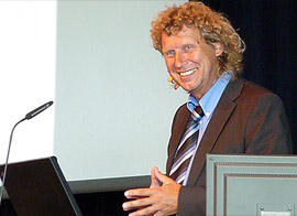 Redner Bernd Raffelhschen